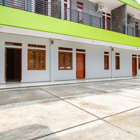 Spot On 2891 999 Guest House Sumedang Екстериор снимка