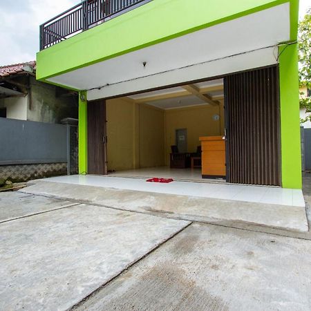 Spot On 2891 999 Guest House Sumedang Екстериор снимка
