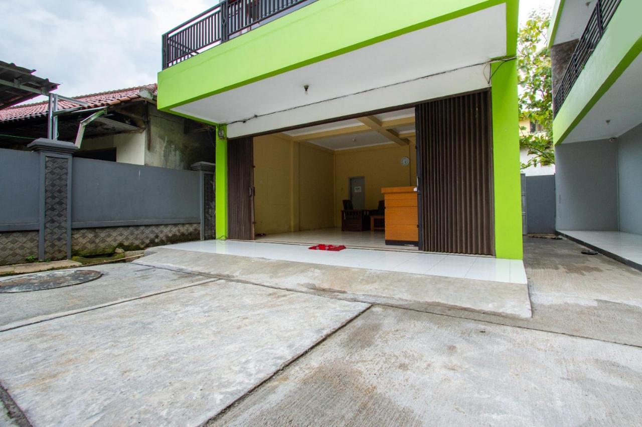 Spot On 2891 999 Guest House Sumedang Екстериор снимка