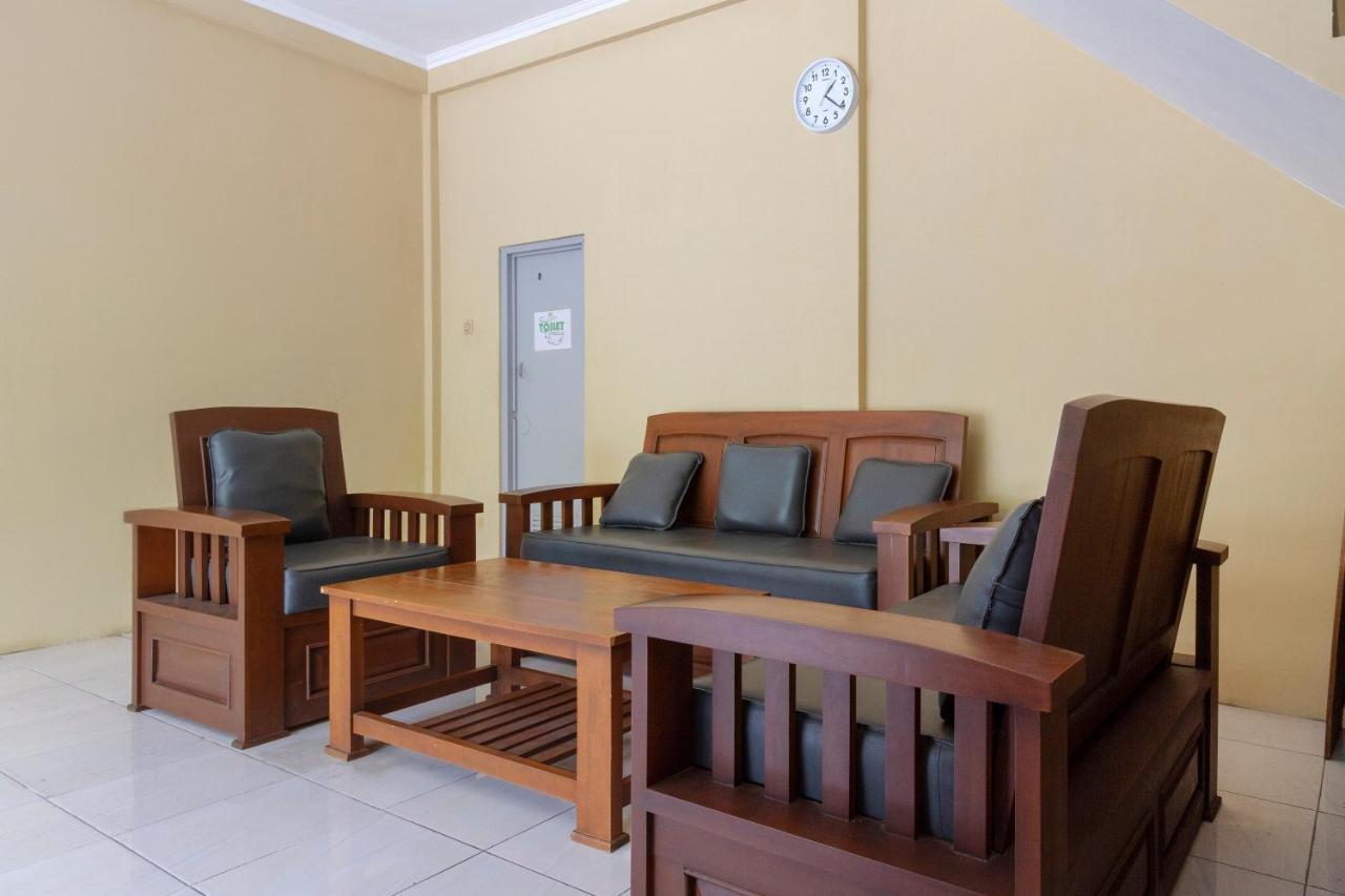 Spot On 2891 999 Guest House Sumedang Екстериор снимка