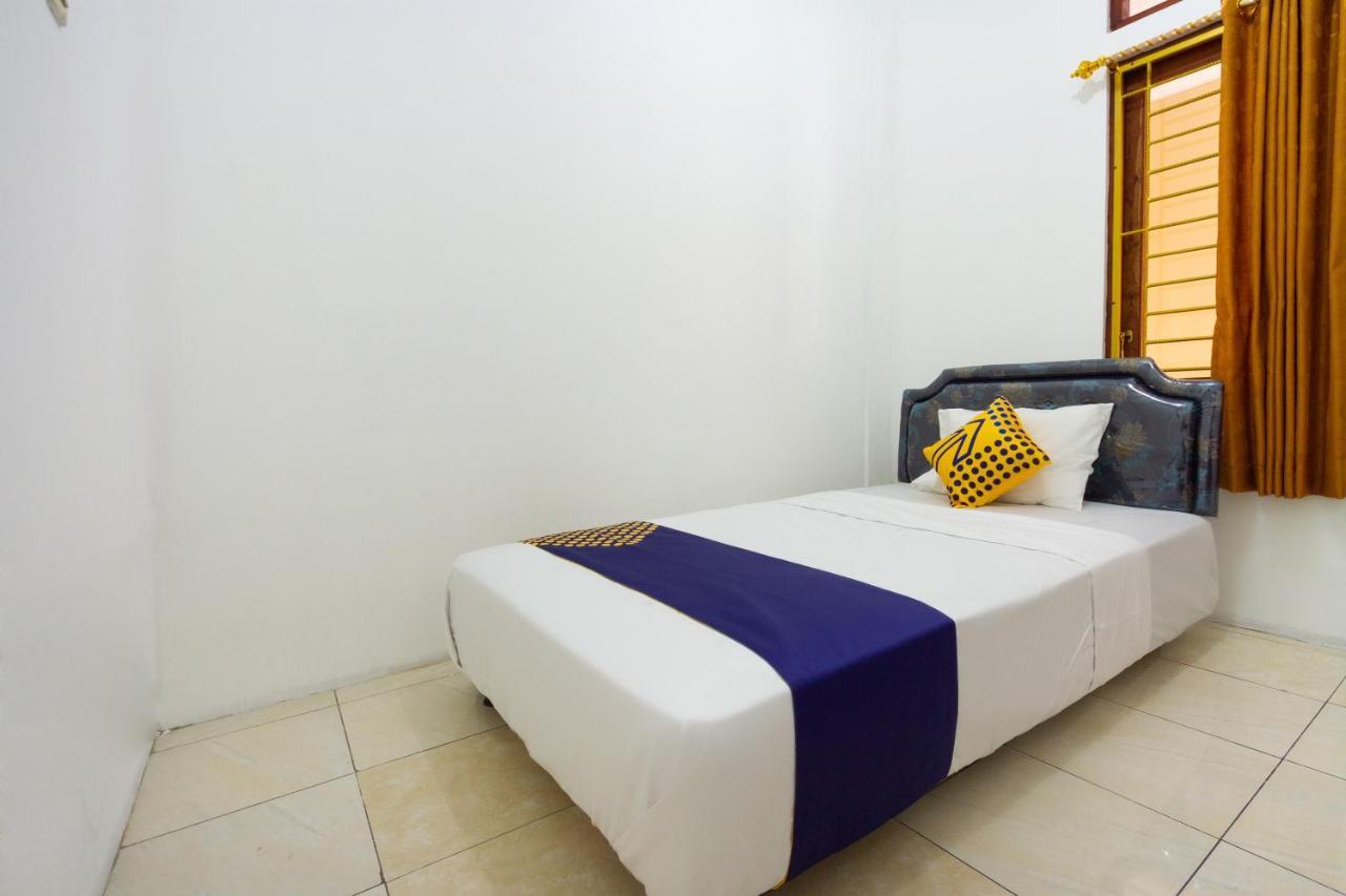Spot On 2891 999 Guest House Sumedang Екстериор снимка