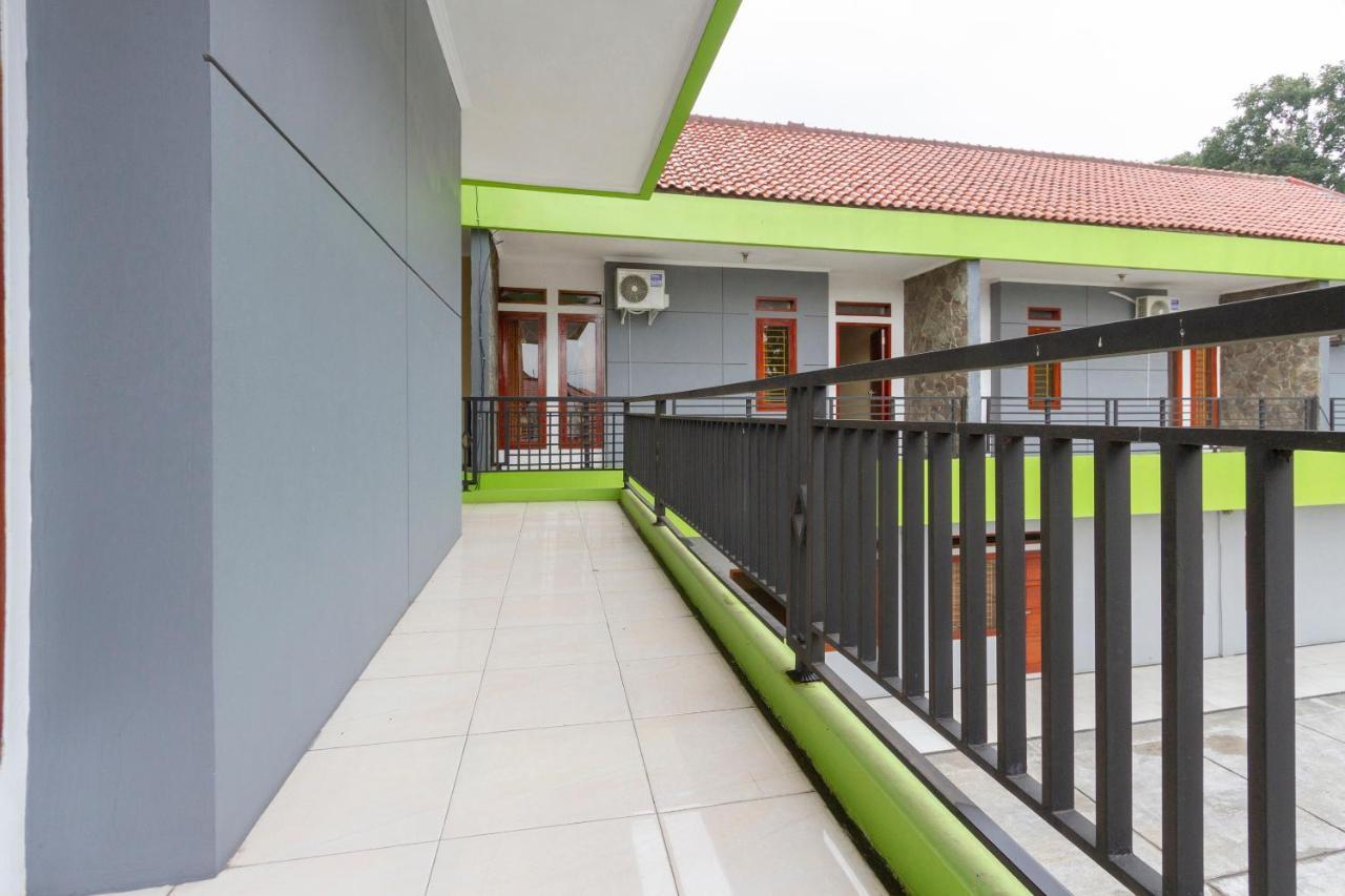 Spot On 2891 999 Guest House Sumedang Екстериор снимка