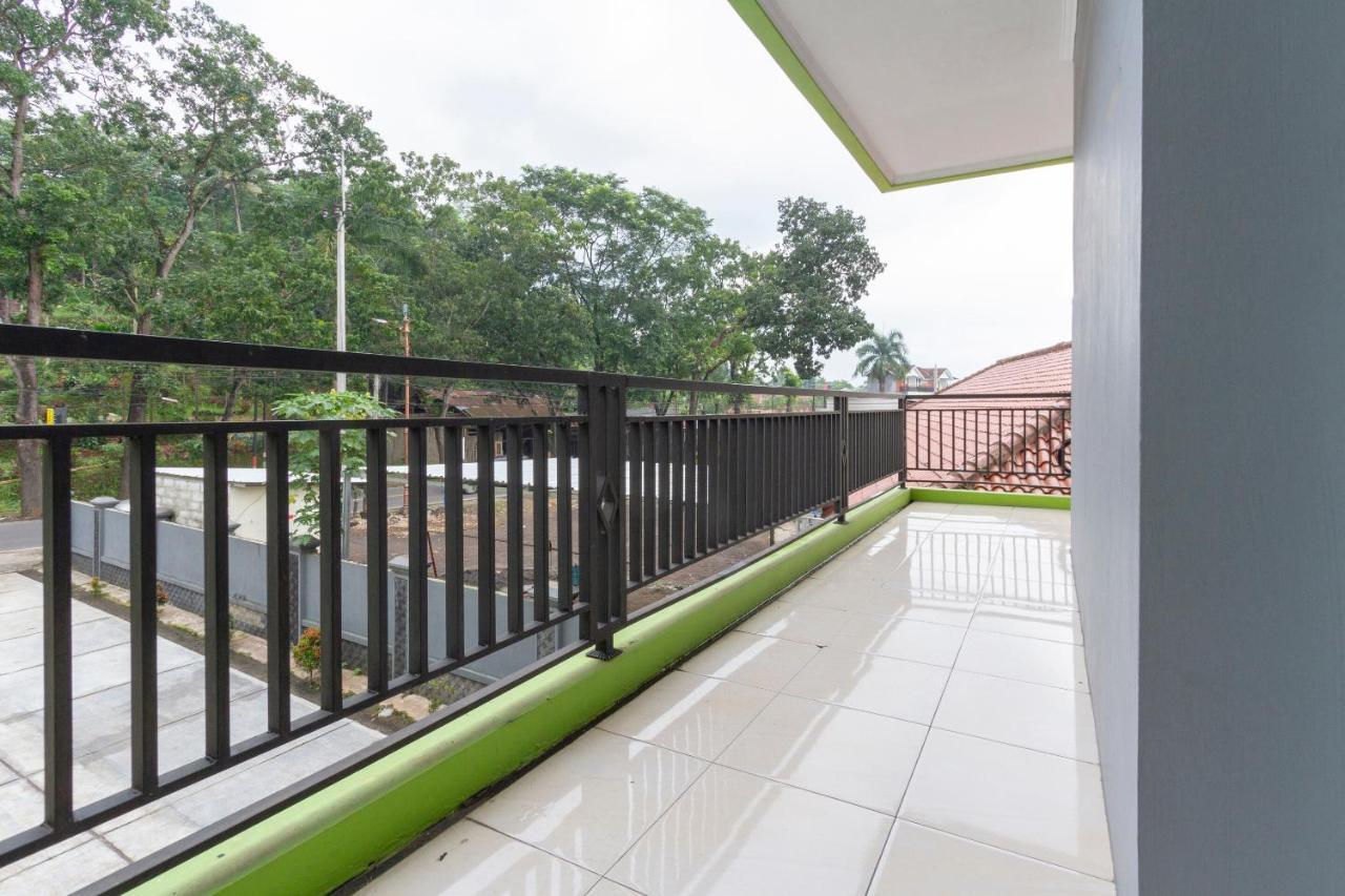 Spot On 2891 999 Guest House Sumedang Екстериор снимка