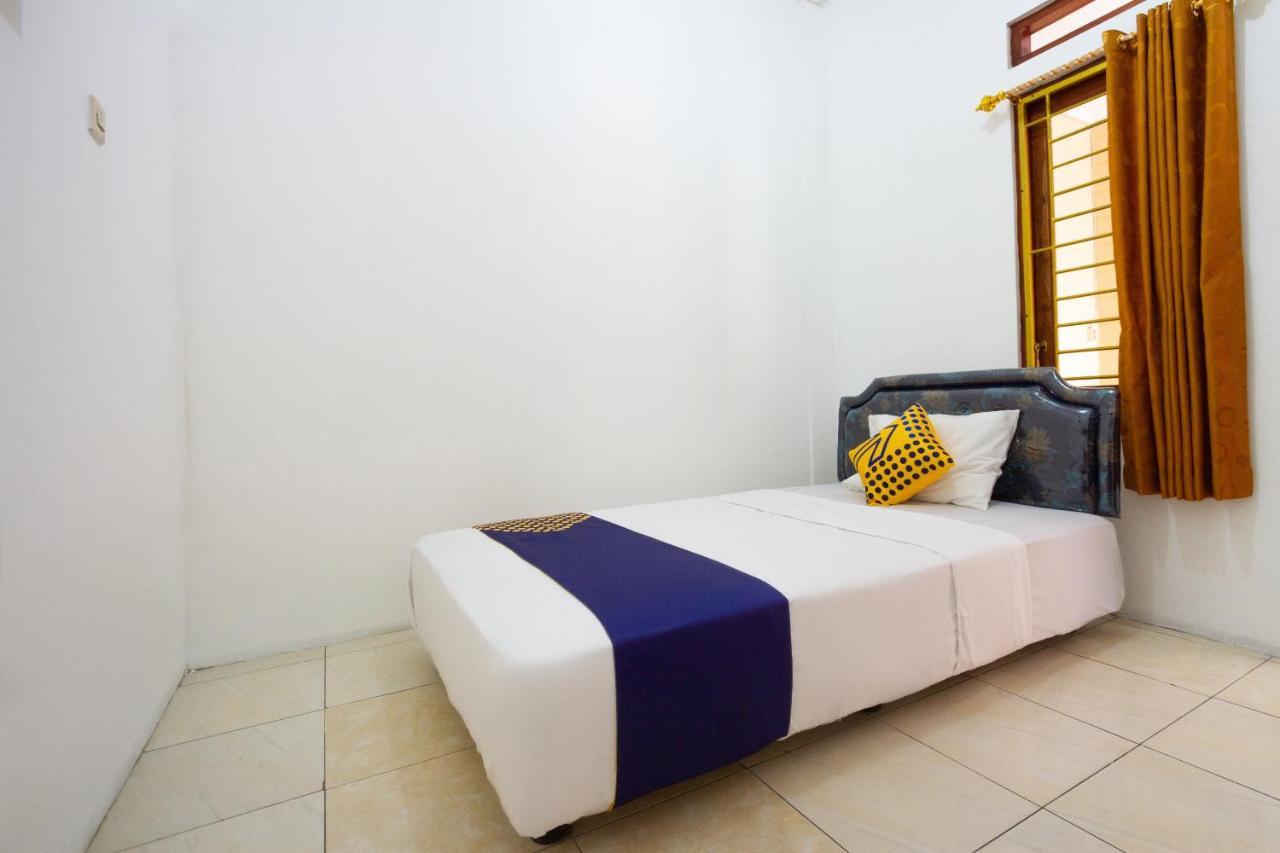 Spot On 2891 999 Guest House Sumedang Екстериор снимка