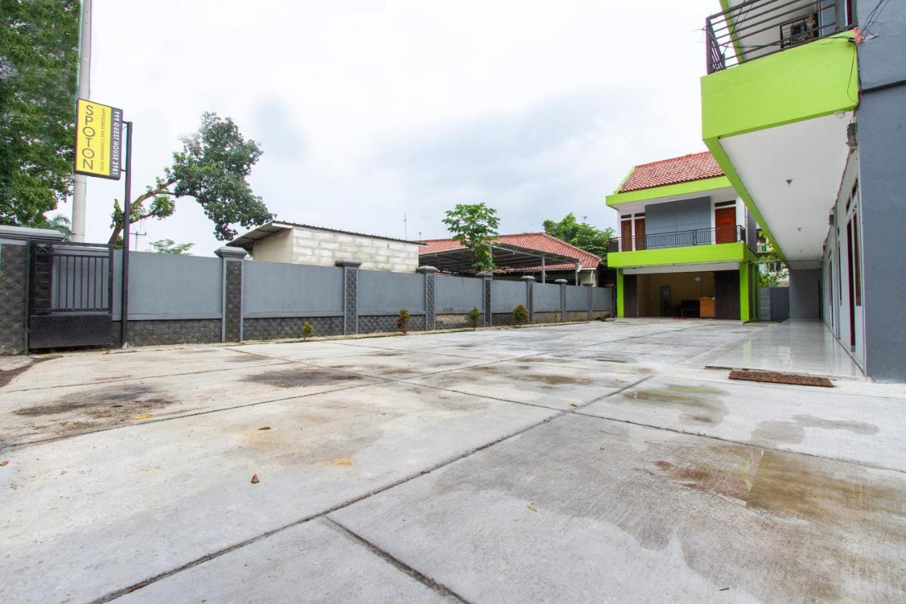 Spot On 2891 999 Guest House Sumedang Екстериор снимка