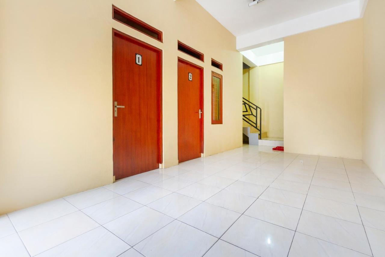 Spot On 2891 999 Guest House Sumedang Екстериор снимка