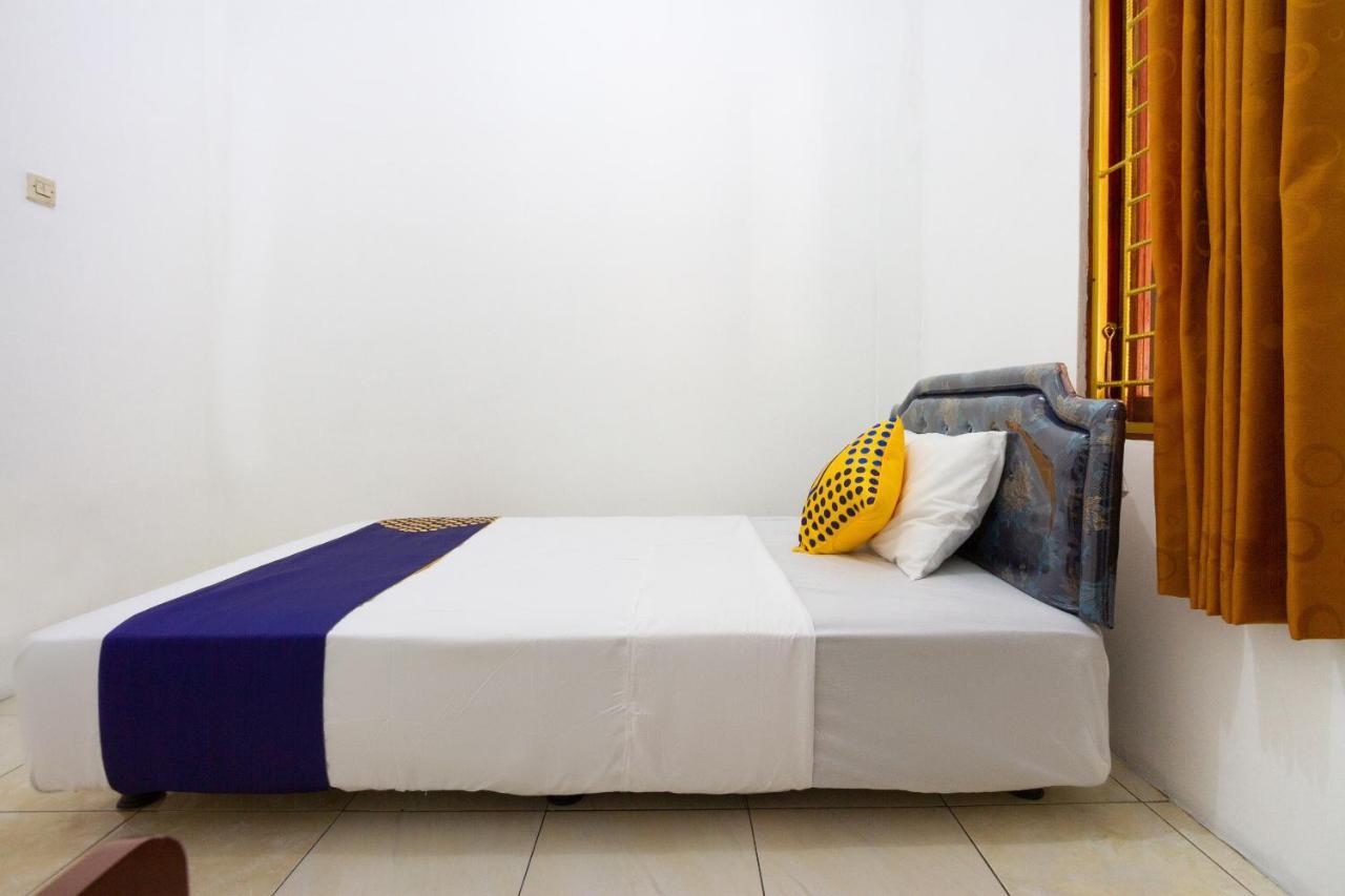 Spot On 2891 999 Guest House Sumedang Екстериор снимка