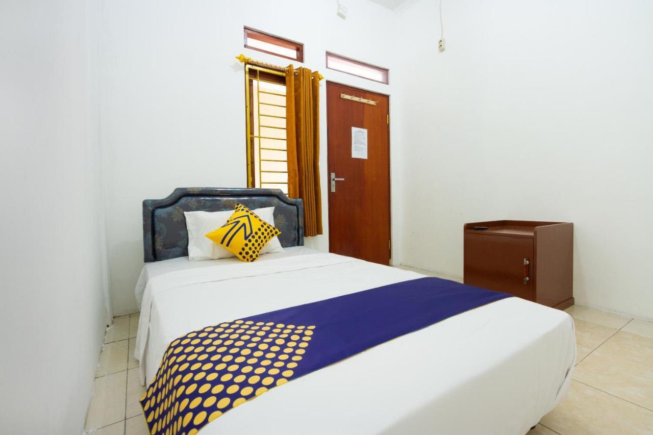 Spot On 2891 999 Guest House Sumedang Екстериор снимка