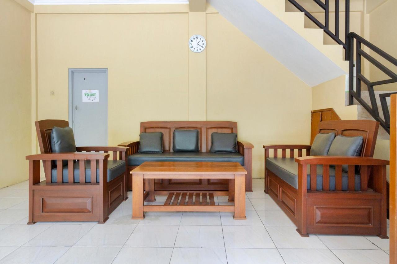 Spot On 2891 999 Guest House Sumedang Екстериор снимка