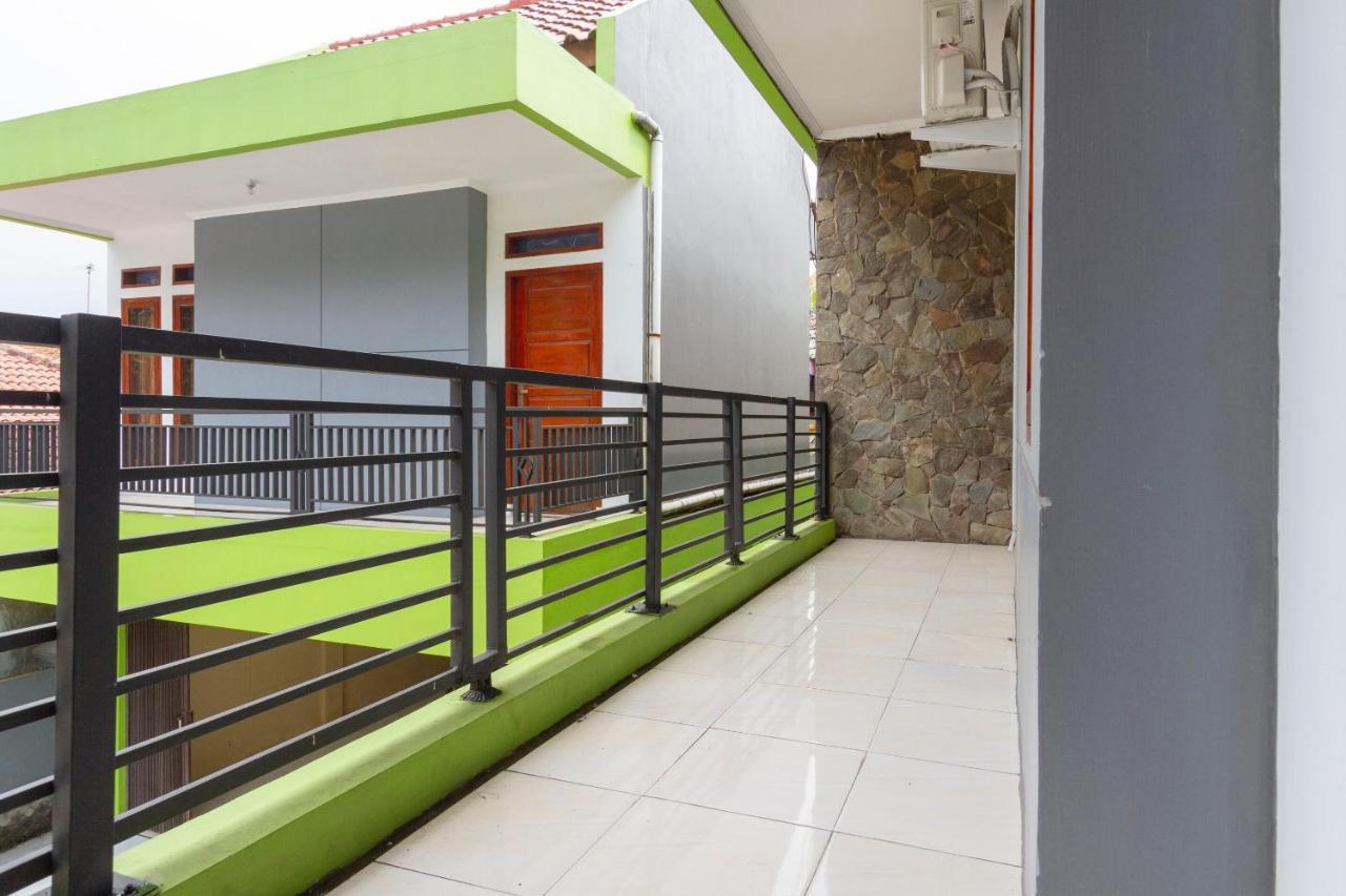 Spot On 2891 999 Guest House Sumedang Екстериор снимка