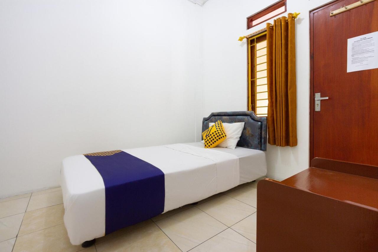 Spot On 2891 999 Guest House Sumedang Екстериор снимка