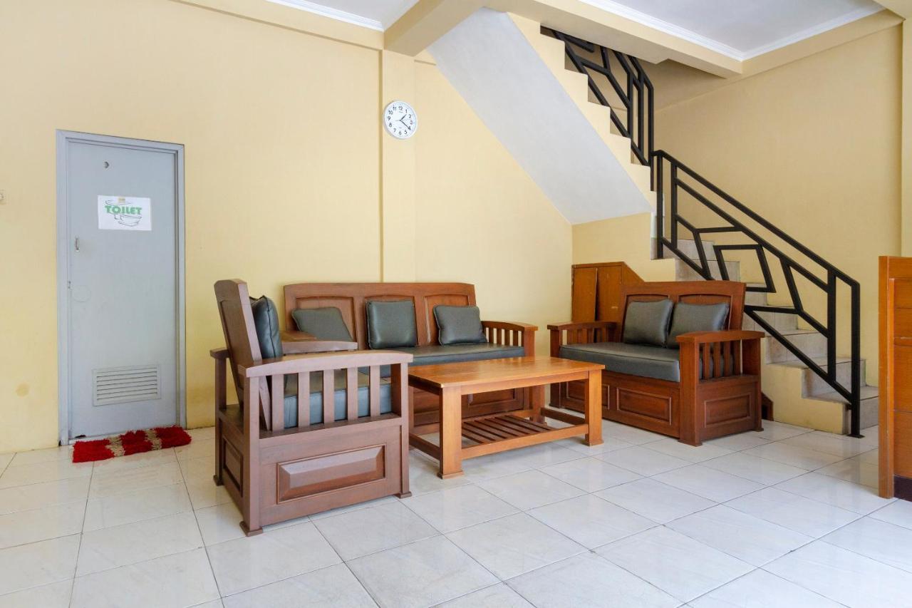 Spot On 2891 999 Guest House Sumedang Екстериор снимка