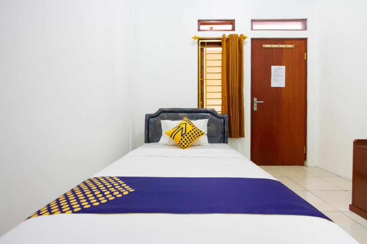 Spot On 2891 999 Guest House Sumedang Екстериор снимка