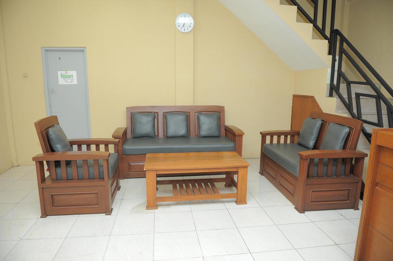 Spot On 2891 999 Guest House Sumedang Екстериор снимка