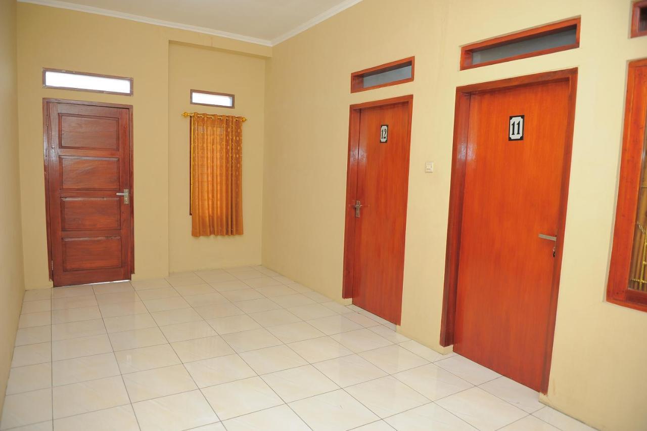Spot On 2891 999 Guest House Sumedang Екстериор снимка