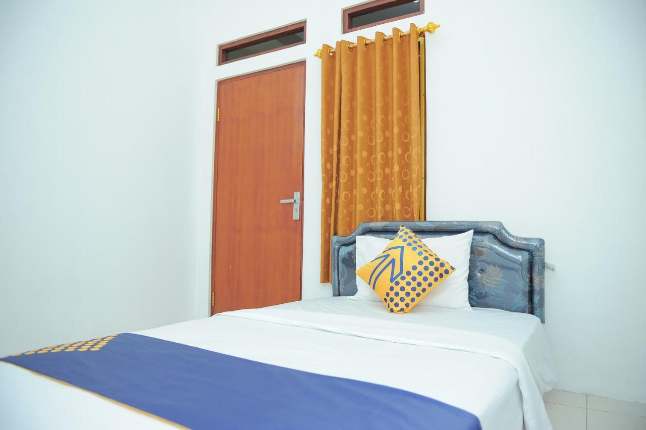 Spot On 2891 999 Guest House Sumedang Екстериор снимка