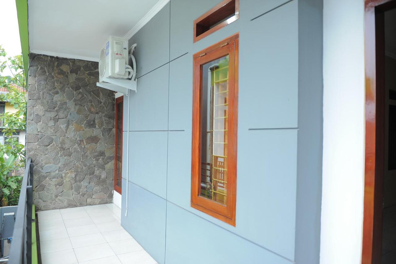 Spot On 2891 999 Guest House Sumedang Екстериор снимка