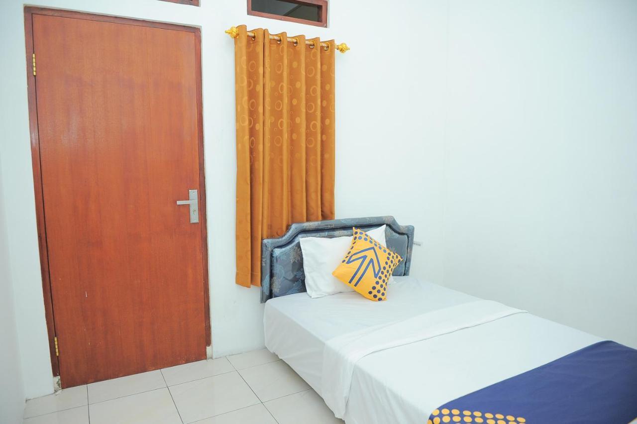 Spot On 2891 999 Guest House Sumedang Екстериор снимка