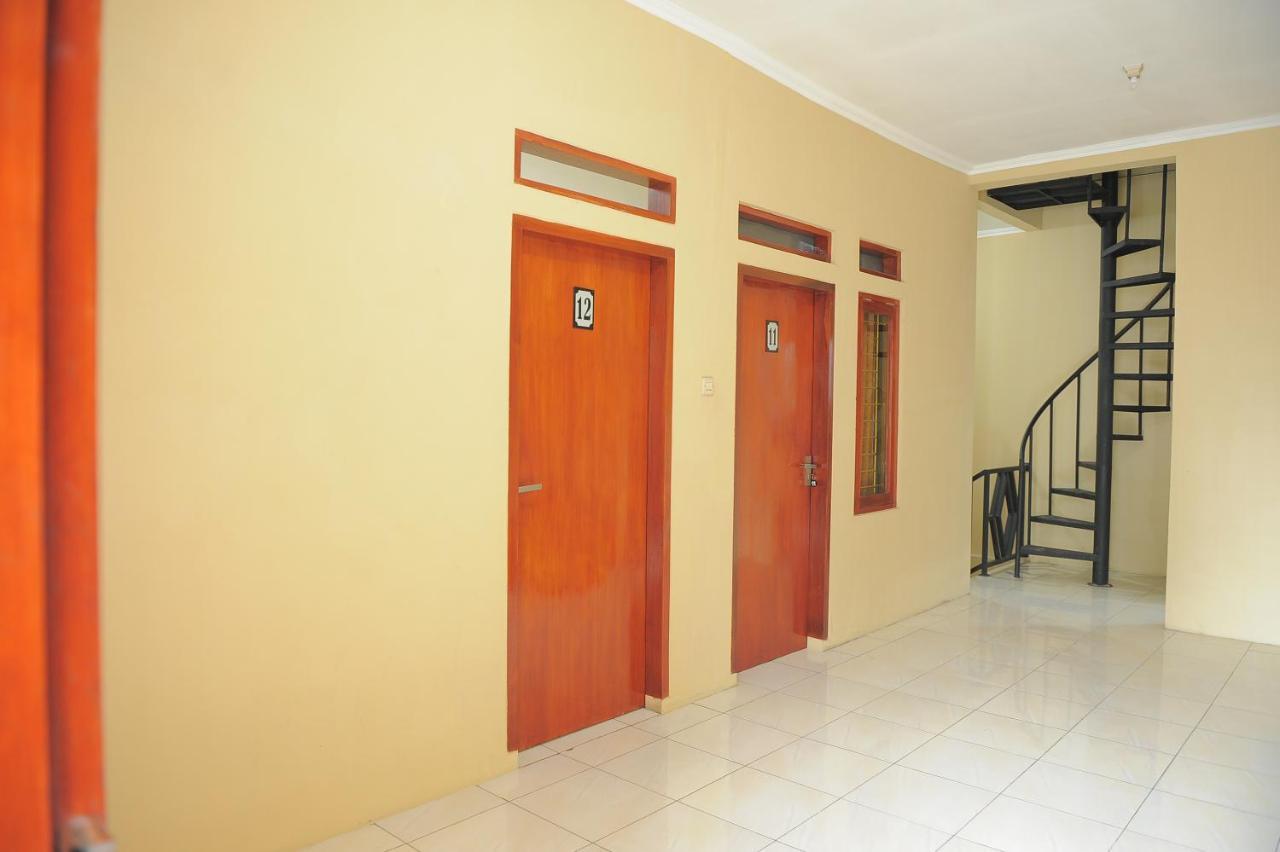 Spot On 2891 999 Guest House Sumedang Екстериор снимка