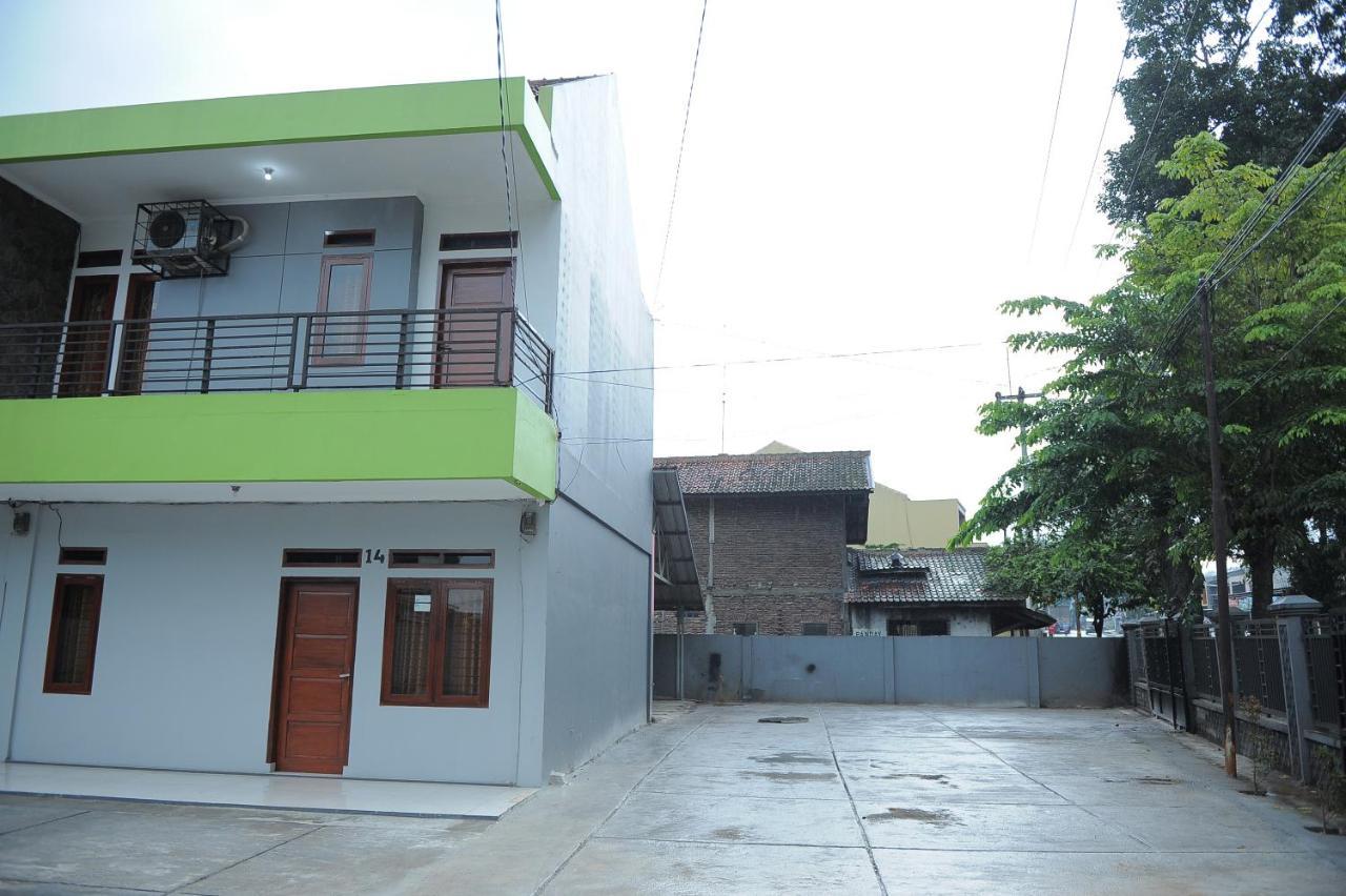 Spot On 2891 999 Guest House Sumedang Екстериор снимка