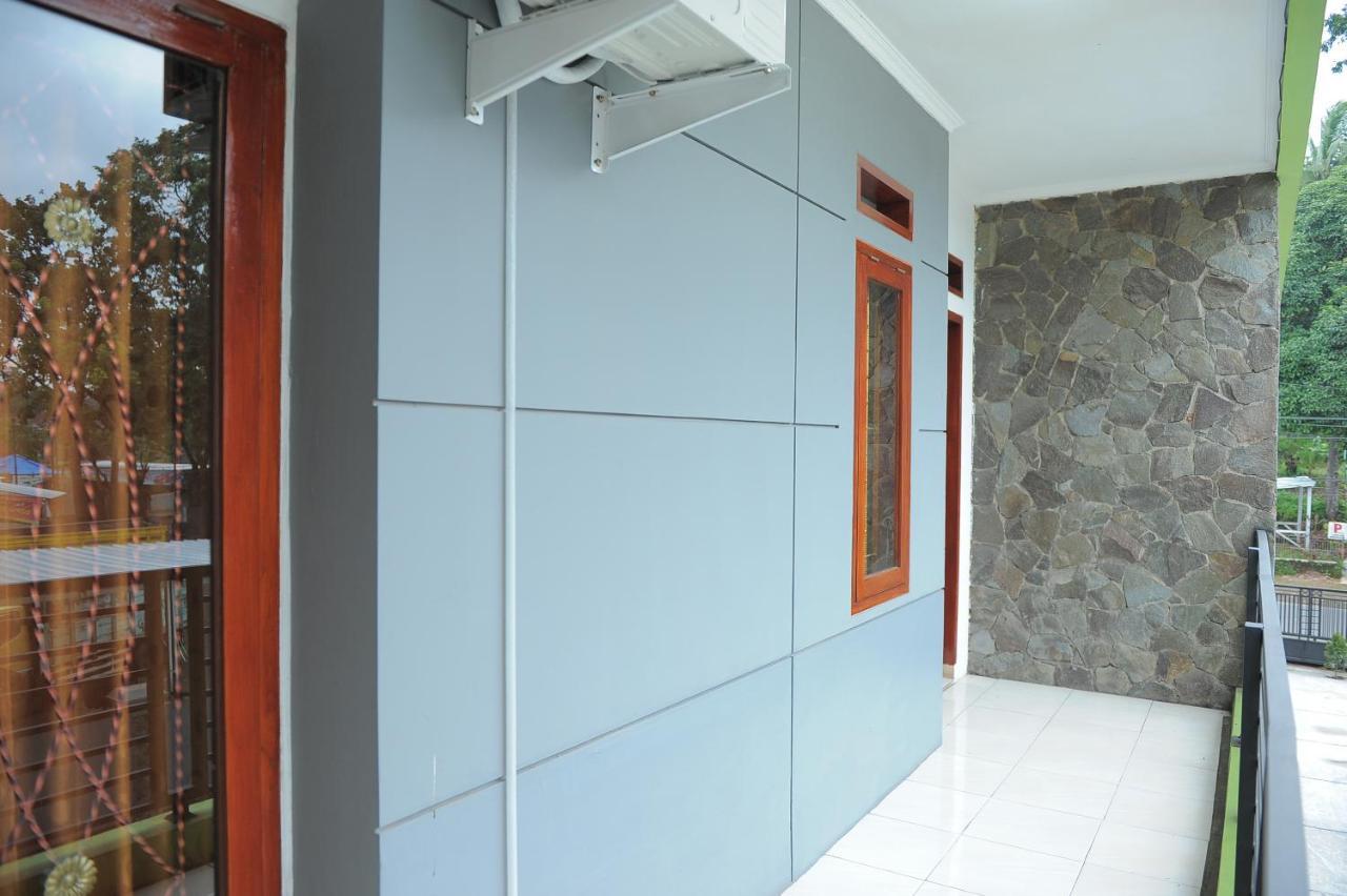Spot On 2891 999 Guest House Sumedang Екстериор снимка